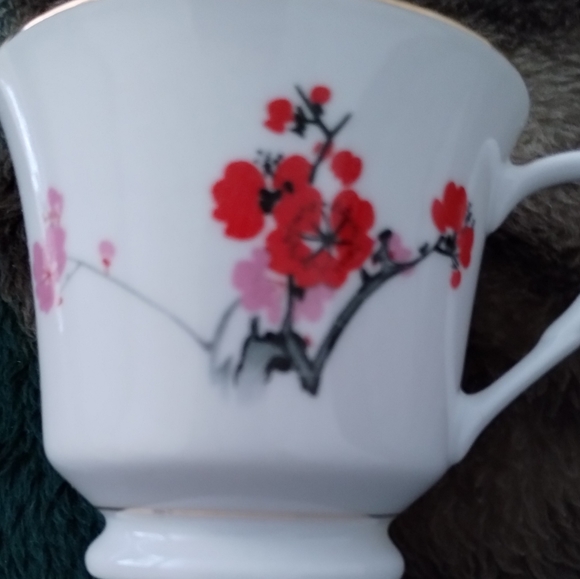 Vintage Chinese Hand-painted Cherry Blossom Teacup and Saucer with Gold Trim - Picture 9 of 16